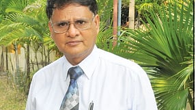 லட்சம் மரம் வைக்காதீங்க, பத்து மரம் போதும்!
குட்டு வைக்கும் மூட்டு டாக்டர்!