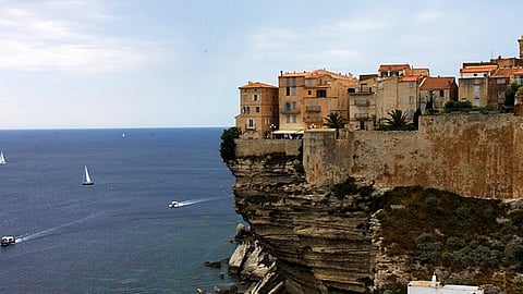 நிலவு தேயாத தேசம் - 1