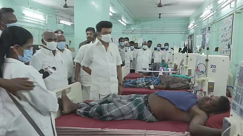 கள்ளச்சாராயம் குடித்து உயிரிழந்தோரின் எண்ணிக்கை 16 ஆக உயர்வு: முதல்வர் நேரில் ஆறுதல்!