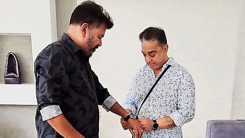 ஷங்கருக்கு வாட்ச் பரிசளிக்கும் கமல்ஹாசன்