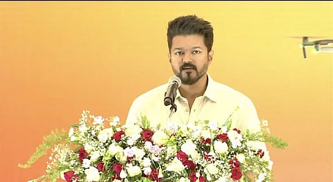 ‘அம்பேத்கர், பெரியார், காமராஜரை படியுங்கள்’- மாணவர்களுக்கு விஜய் அட்வைஸ்!
