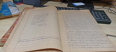 கையால் எழுதி படியெடுக்கப்பட்ட நூல்