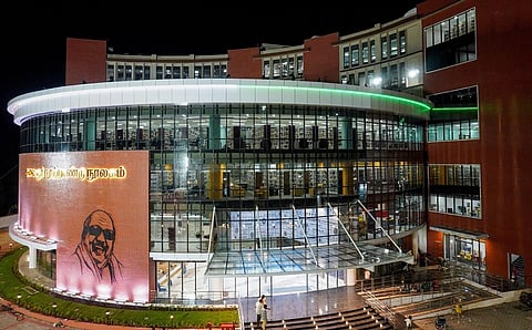 "கலைஞரின் மாட்சிக்கும், தளபதியின் ஆட்சிக்கும் வரலாற்று அடையாளம்": வைரமுத்து ட்விட்