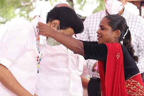 2021 நவம்பரில் பூஞ்சேரியில் முதலமைச்சர் ஸ்டாலினுக்கு அஸ்வினி வரவேற்பு