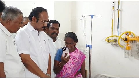 மாணவனின் தாயாருக்கு தென்னரசு ஆறுதல்