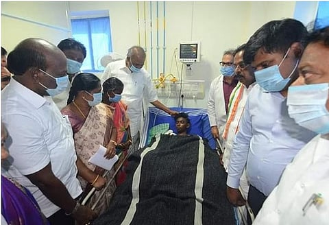 சின்னதுரையை சந்தித்த அமைச்சர் மா.சு