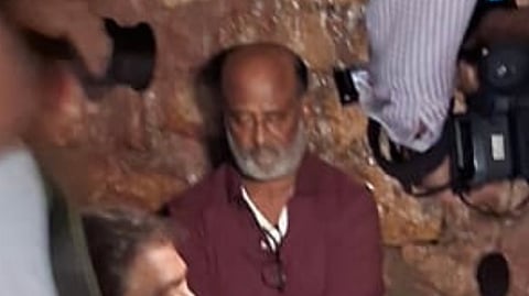 பாபாஜி குகையில் தியானம் செய்யும் ரஜினிகாந்த்