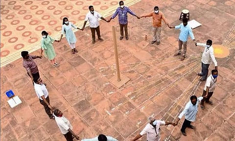 நிழல் இல்லாத நாள்