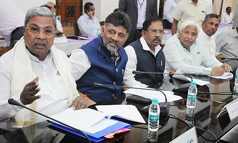 கர்நாடக முதலமைச்சர் சித்தராமையா தலைமையில் நடைபெற்ற அனைத்து கட்சி கூட்டம்