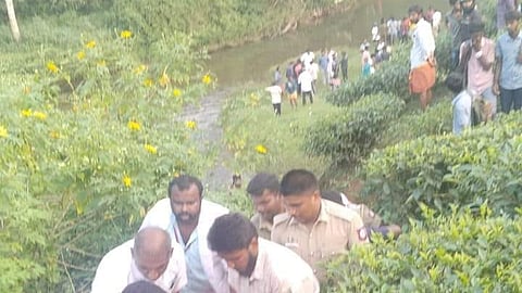 வால்பாறை காட்டாற்றில் குளித்த 5 மாணவர்கள் பலி