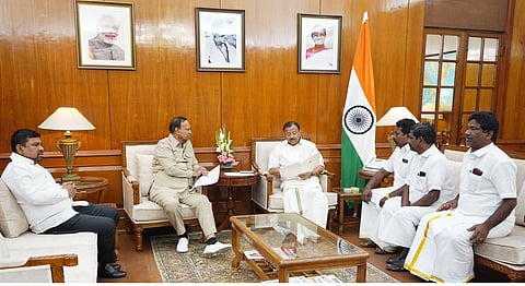 வெளியுறவு இணை அமைச்சர் முரளிதரனுடன் டிஆர்பாலு, நவாஸ் கனி, மீனவர் பிரதிநிதிகள்