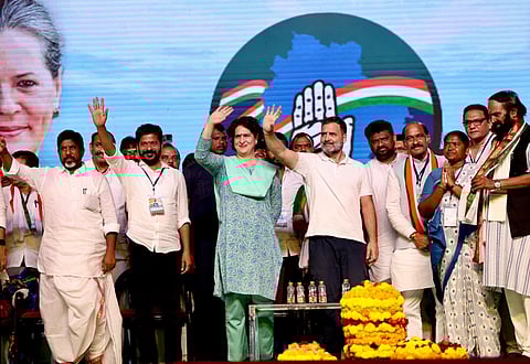 தெலங்கானா, முலுகுவில் காங்கிரஸ் கூட்டத்தில் இராகுல், பிரியங்கா காந்தி