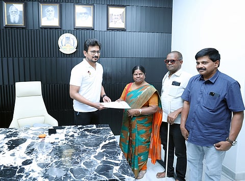 அமைச்சர் உதயநிதியிடம் மனு அளித்த மாற்றுத்திறனாளிகள் அமைப்பினர்