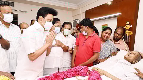 என்.சங்கரய்யா உடலுக்கு அஞ்சலி செலுத்தும் முதலமைச்சர் மு.க.ஸ்டாலின்