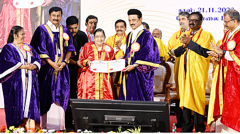 பாடகி பி.சுசீலாவுக்கு கவின்கலைப் பல்கலைக்கழகம் டாக்டர் பட்டம்!