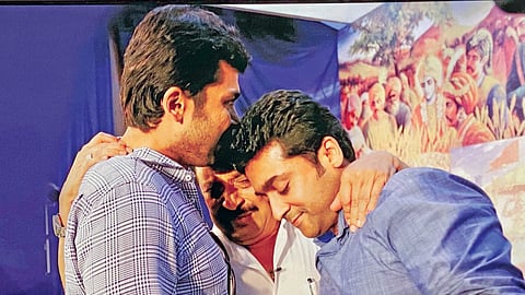 மகாபாரம் உரை முடிந்தவுடன் சிவகுமார் - சூர்யா கார்த்தியுடன்