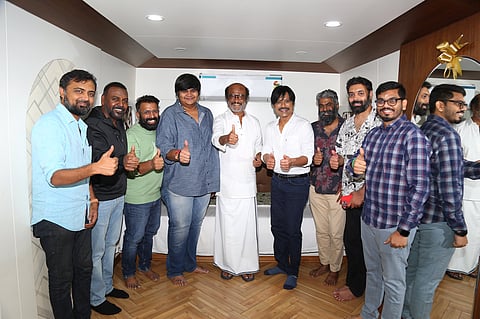 ஜிகர்தண்டா டபுள் எக்ஸ் படக்குழுவினருடன் ரஜினிகாந்த்