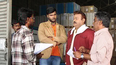 தன் மகன் சண்முக பாண்டியன் நடித்த சகாப்தம் படத்தின் படப்பிடிப்புக் காட்சி