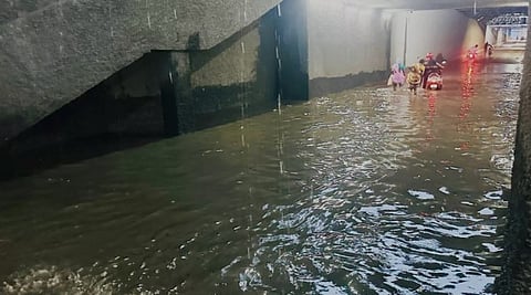 சென்னை: மழைநீர் வடியாத 11 சுரங்கப்பாதைகள் மூடல்!