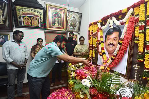 நடிகர் சங்கக் கட்டடத்துக்கு விஜயகாந்த் பெயரைச் சூட்ட வேண்டும்! – சசிகுமார்