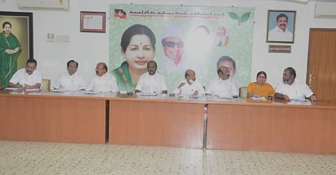 அ.தி.மு.க. தேர்தல் அறிக்கை தயாரிக்கும் குழு