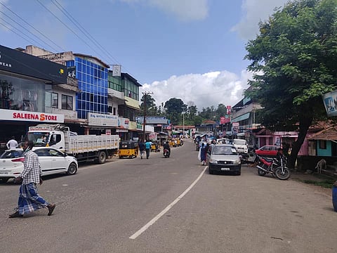மின்கம்பத்தில் மோதிய பேருந்து ஓட்டுநர் ஷாக் அடித்து மரணம்- ரூ.2 இலட்சம் அறிவித்த முதல்வர்!