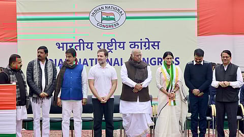 காங்கிரசில் சேர்ந்தார் ஜெகன்மோகனின் தங்கை சர்மிளா!