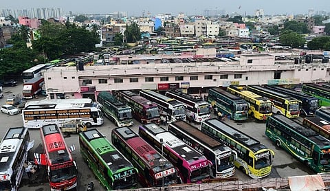 சென்னை கோயம்பேடு தனியார் பேருந்து நிலையம்