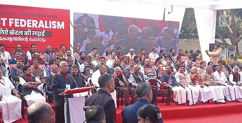 மத்திய அரசைக் கண்டித்து டெல்லியில் கேரள முதல்வர் போராட்டம்!