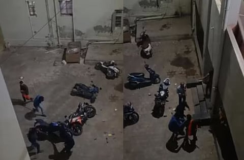 குஜாரத் பல்கலையில் தொழுகை நடத்திய மாணவர்கள் மீது தாக்குதல் நடத்தப்பட்ட காட்சி