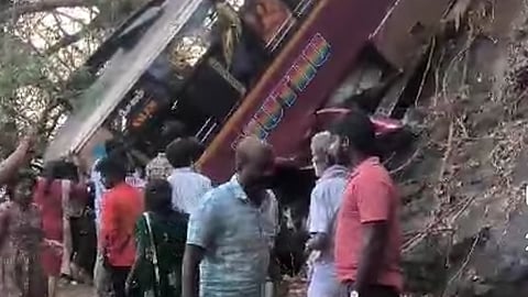 ஏற்காடு மலைப்பாதையில் பேருந்து விபத்து