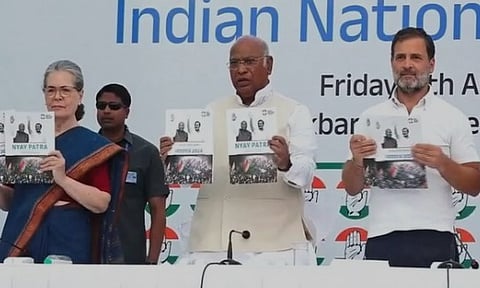 (வலமிருந்து) சோனியா காந்தி, கார்கே, ராகுல் காந்தி