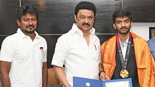 முதல்வர் ஸ்டாலினிடம் வாழ்த்து பெற்ற குகேஷ்