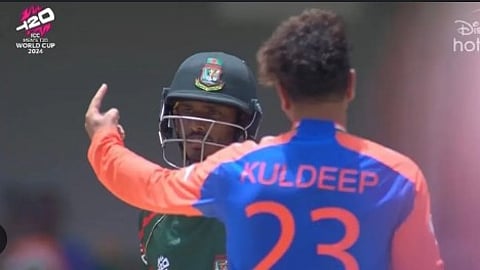 தான்சித் ஹசனை வீழ்த்திய குல்தீப் யாதவ், விரலை நீட்டி வெளியே போ என்று சொல்லும் காட்சி