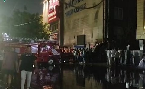 மாநகராட்சி அலட்சியம்... 3 மாணவர்கள் பலி!