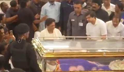 ஆம்ஸ்ட்ராங்க் உடலுக்கு அஞ்சலி செலுத்தும் மாயாவதி