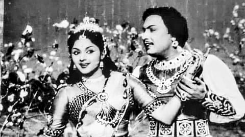 கூண்டை உடைக்கும் குரல்!