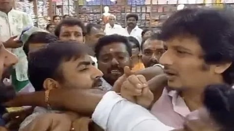 பத்திரிகையாளருடன் வாக்குவாதத்தில் ஈடுபடும் நடிகர் ஜீவா