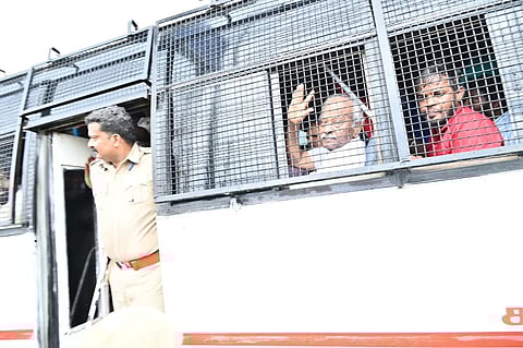 சாம்சங்- அ.சவுந்தாராசன், தலைவர்கள் உட்பட 200 பேர் கைது!