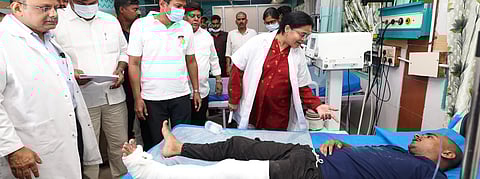 3 persons bone fracture in kavaraippettai train accident admitted stanely medical college hospital