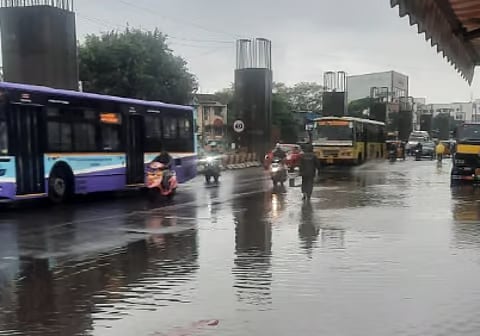 சென்னையில் நாளை மழை: 4 மாவட்டங்களுக்கு மிக கனமழை எச்சரிக்கை!