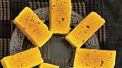 பூரிக்குத் தொட்டுக்கொள்ள பாஸந்தி!