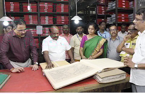 சென்னை ஆவணக் காப்பகத்தில் அமைச்சர் கோவி செழியன்