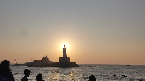 குமரி முனை திருவள்ளுவர் சிலை