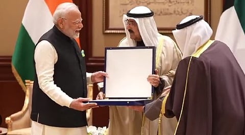குவைத் நாட்டின் மிக உயரிய விருதை பெறும் பிரதமர் மோடி