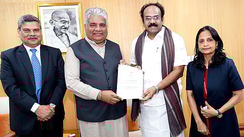 மத்திய அமைச்சரிடம் அமைச்சர் தென்னரசு கோரிக்கை மனு