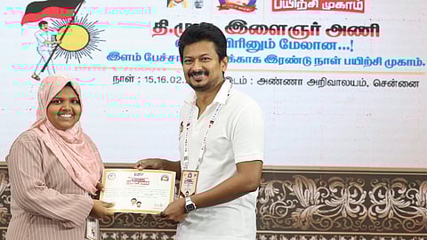 இளம் பேச்சாளர்களைக் களமிறக்கும் தி.மு.க.- தொகுதிவாரியாகக் கூட்டங்கள்!