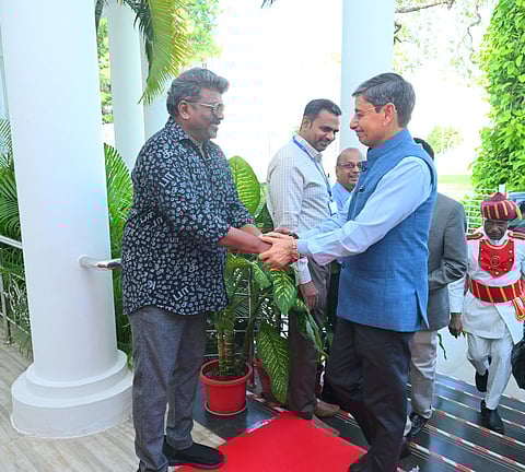 கவர்னர் பீடி- நடிகர் பார்த்திபன் கலாய் விளக்கம்!