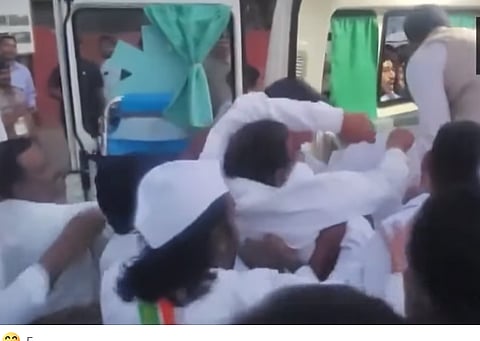 ப. சிதம்பரம் மயங்கி விழுந்தார்- குஜராத்தில் சம்பவம்!