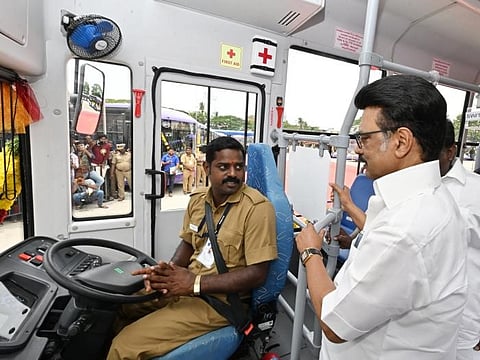 தாழ்தள மின்சாரப் பேருந்துகள் இயக்கத்தை தொடங்கி வைத்த முதல்வர் மு.க.ஸ்டாலின்